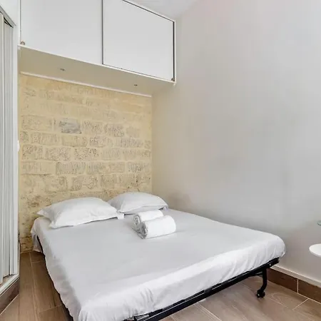 New Champs Elysees 2pax * Paris